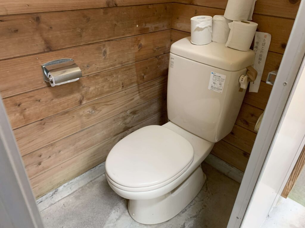 天子の森キャンプ場のトイレ
